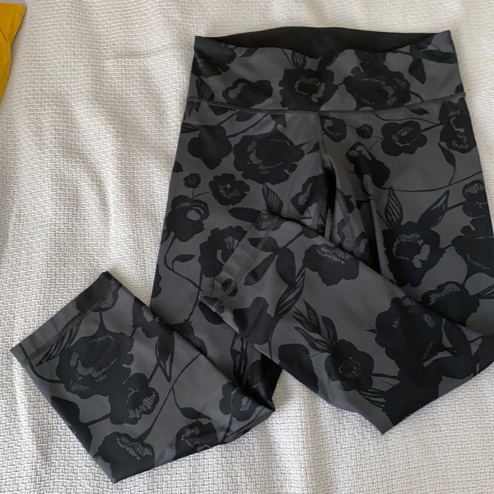 Capri lululemon sz 6 great low rise condition!